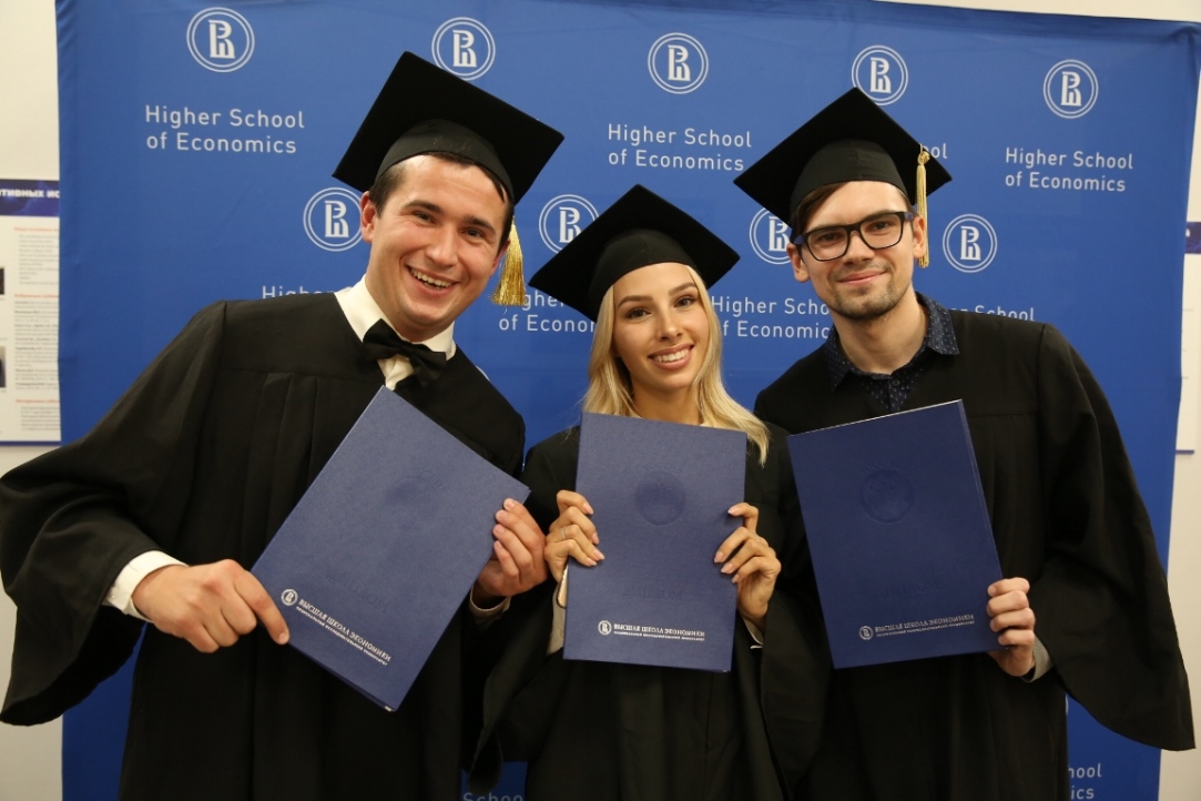 Выпускники аспирантуры НИУ ВШЭ получили дипломы об окончании аспирантуры